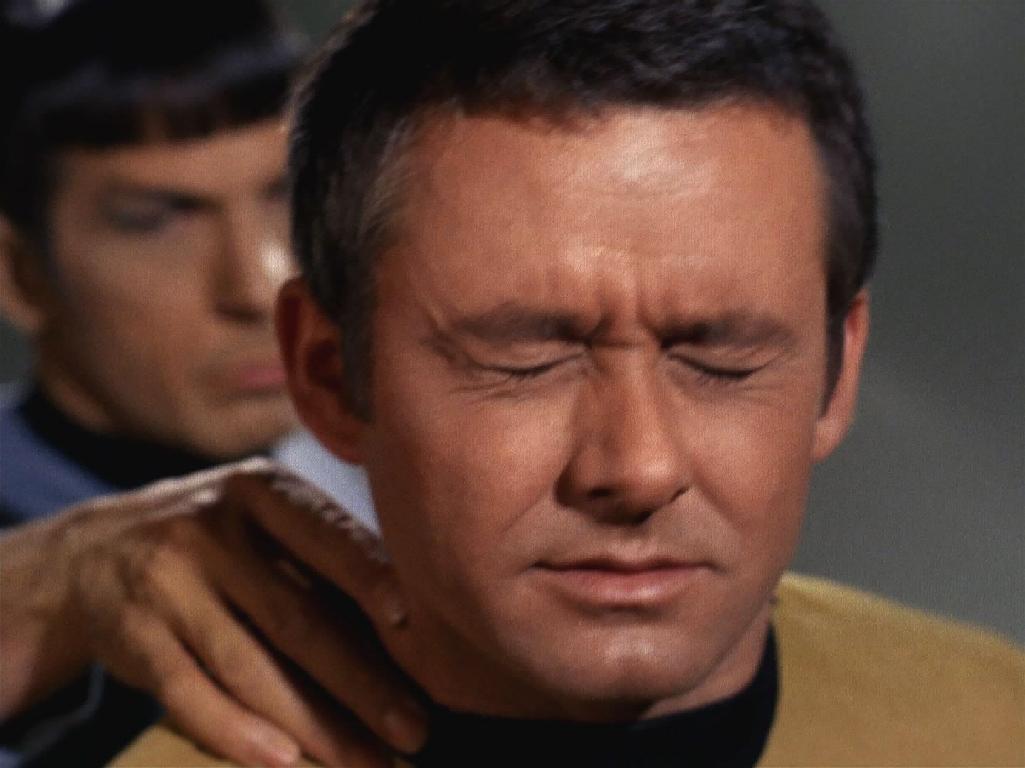 Scotty dokončuje opravy a Spock a Sulu se zatím transportují pro kapitána. Christopher trval na tom, že půjde s nimi. Spock mu právem nedůvěřoval, kapitán se opět pokusil utéct.