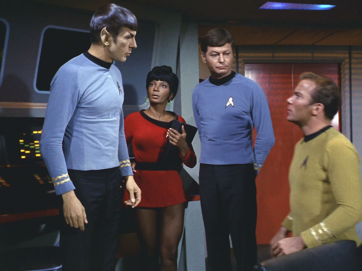 K úlevě všech Spockova slepota nebyla trvalá. Vulkanská stavba jeho oka s vnitřním víčkem mu zachránila zrak.