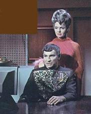 Sarek a Amanda, Spockovi rodiče,ve své kajutě na Enterprise