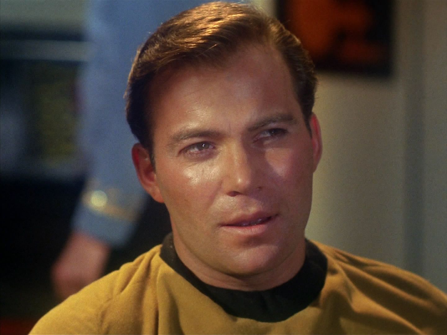 Kapitán Kirk má v posledních chvílích spásný nápad: bude bluffovat. Sděluje Balokovi, že každá pozemská loď veze látku korbomit, která při napadení zničí i útočníka. A bluff opravdu vyšel.