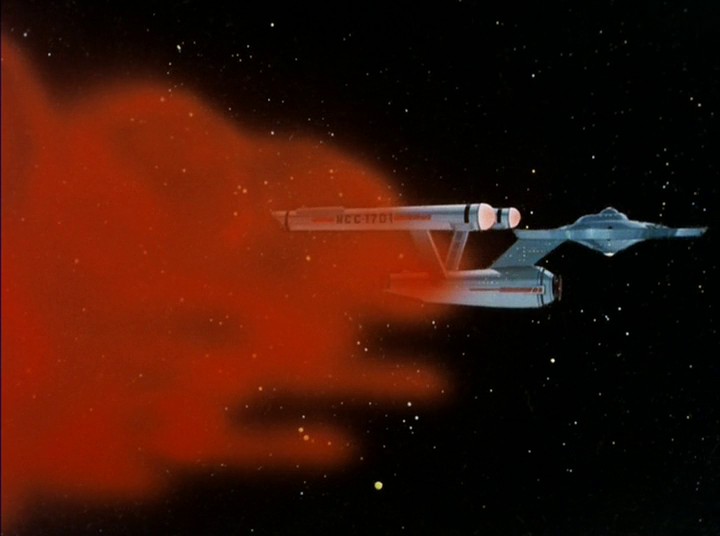 Oblak se vrací tam, odkud přišel, a Enterprise z něj vylétá. Planety jsou zachráněny.