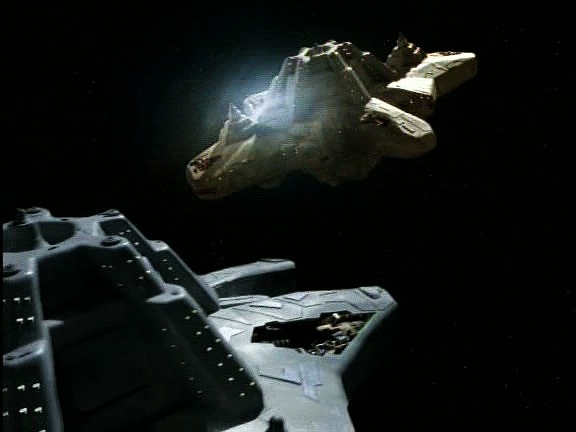 Na Voyageru se horečně opravuje a zkoumají se možnosti, jak B'Elannu dostat zpět. Vtom přiletí další loď stejné konstrukce, rovněž plná robotů, a zaútočí na první.
