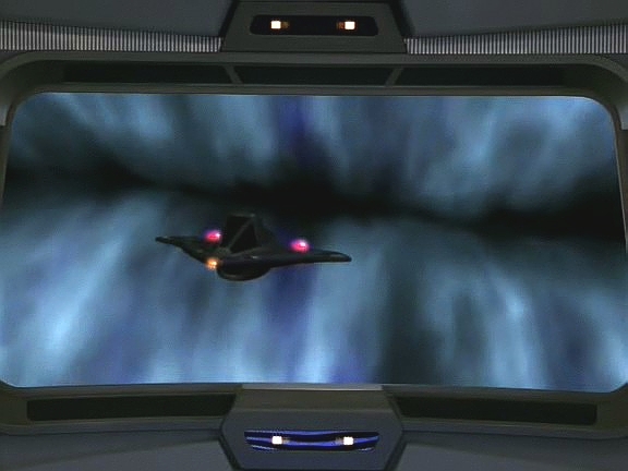 Před Voyagerem se otevírá časoprostorová trhlina a kapitán Braxton z budoucnosti říká, že je letí zničit. Janewayové se to nezdá, Voyager se brání a obě lodi mizí v trhlině.