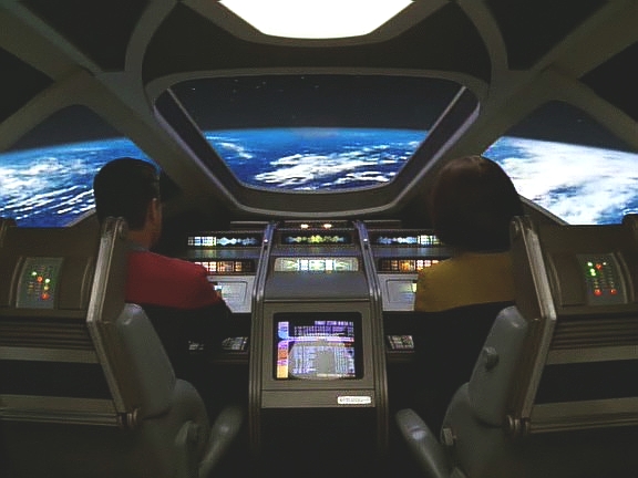 …zatímco B'Elanna a Chakotay v raketoplánu letí blíž, aby ho podle údajů, které poskytují schovaní Tom a Tuvok, transportovali.