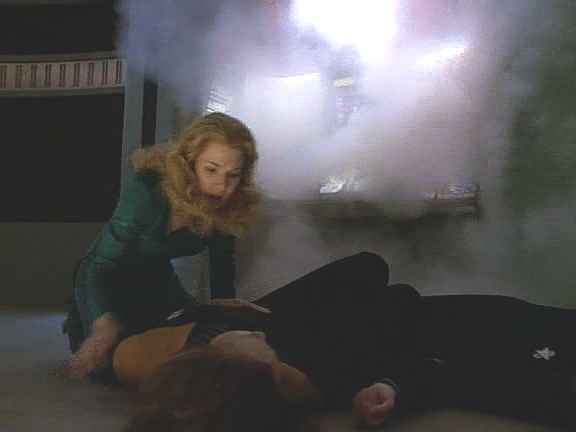 Několikátý skok ji zavedl na Voyager těsně před prvním krenimským útokem, v němž zahynou kapitán a B'Elanna.
