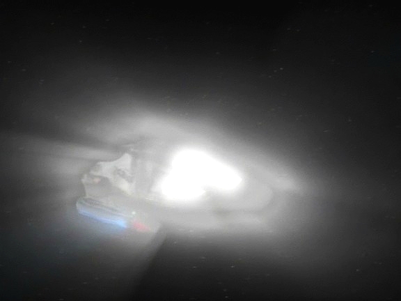 V raketoplánu se Kes změní v energii a pak způsobí jeho explozí, že naskočí warp jádro a celý Voyager je nepředstavitelnou rychlostí vržen o téměř 10000 světelných let k domovu.