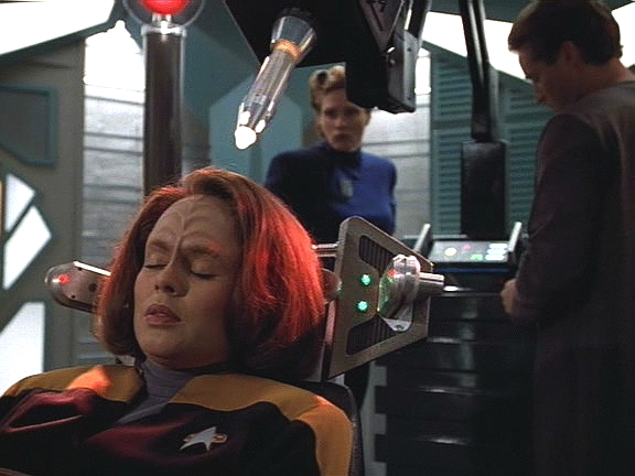 B'Elanně vypršel čas a její engramová očista začala. Tuvok dokázal při splynutí myslí Guilla zneškodnit a přivést na Voyager a kapitán docílila přerušení procedury na B'Elanně.