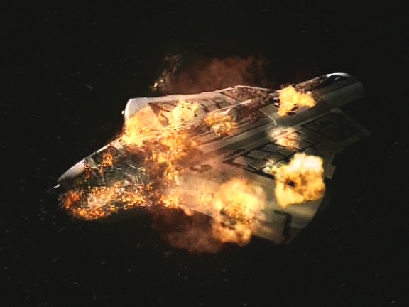 Kapitán dává rozkaz k únikovým manévrům, nehodlá na Kovina vystřelit ani jednou. Jeho zbraňové systémy se ale přetížily a on umírá v explozi svého člunu.
