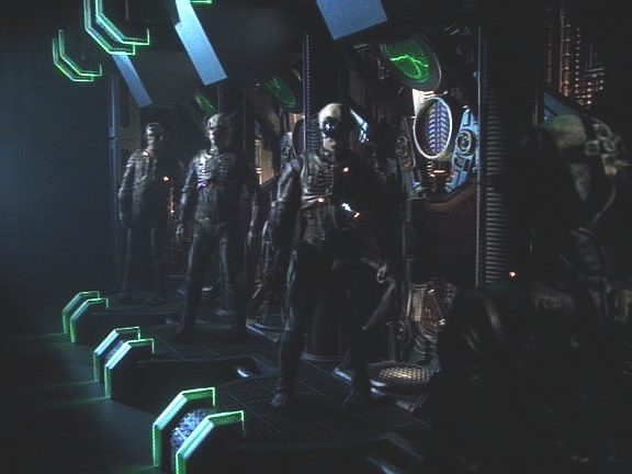 Sedmá měla být stále Borg a mít pod sebou skupinu Borgů, kterým kapitán občas dovolila někoho asimilovat.