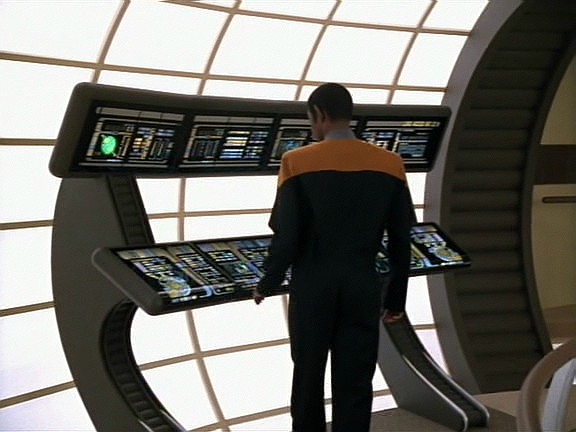 Flotila za čtyři roky učinila neuvěřitelný pokrok. Loď má kvantový proudový pohon a Tuvok na Tomovo wow! říká: Vskutku wow.