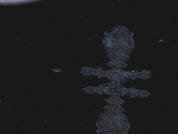 Voyager pak celkem snadno najde nejen ba'nethské lodě, ale i vesmírnou stanici. Ba'Nethové se odmítají bavit, dokud kapitán nepohrozí, že jejich existenci odhalí.