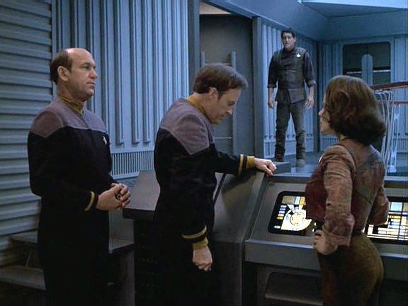 Když ho potom Harkins opět nachytá v simulátoru, zakáže mu přístup do laboratoře a odvolá ho z projektu Pathfinder.