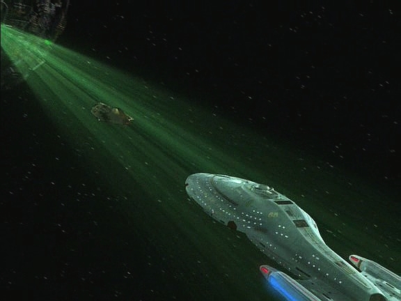 Transwarp tunel se otevřel v okamžiku, kdy dostihli Ichebovu loď, a spolu s ní byl Voyager zachycen borgským vlečným paprskem. Chvíli trvá, než Icheba transportují.