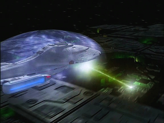 Venku zatím bojuje Voyager a Deltaplán, v němž výsadek přiletěl, je zničen.