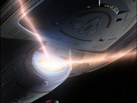 Voyager se opravdu sjednotil v roce 2377. Chakotay vytvoří z deflektoru bleskosvod, který chronokinetickou vlnu z anomálie neškodně odvádí. Vše se vrátilo k normálu.