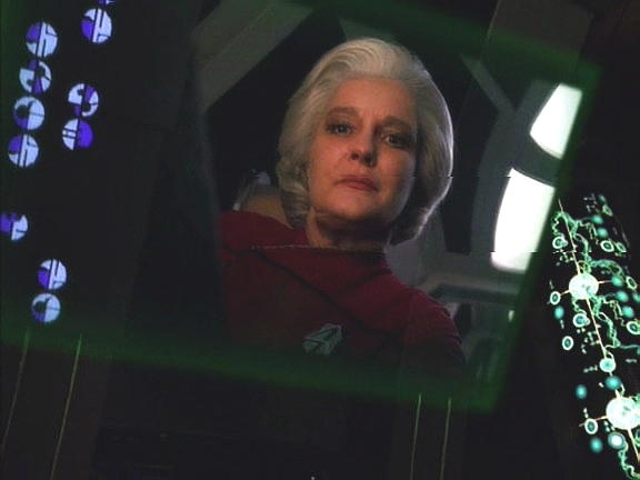 Rok 2378: Přílet admirálova raketoplánu sleduje nejen navýsost překvapená posádka Voyageru, ale také borgská královna…