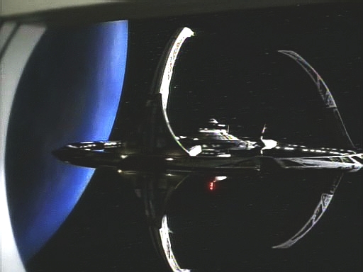 Na stanici na oběžné dráze Bajoru zničeného cardassijskou okupací byl převelen po třech letech služby na Utopia Planitia. Manželku Jennifer ztratil v bitvě s Borgy u Wolfu 359.