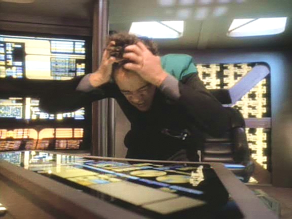 Jadzia vysílá po vlečném paprsku pulz, který narušuje Vantikovy neurální vzorce v Bashirově mozku, a ten na chvíli získá kontrolu. Z posledních sil sklopí štíty a je transportován na stanici.