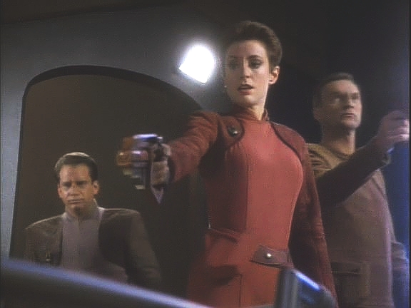 Po nezdařeném atentátu na Siska přebírá Kira se svými lidmi kontrolu nad ops, O'Brien však stihne komandéra i sebe transportovat. Chtějí na valerianské lodi letět pro federační posily.