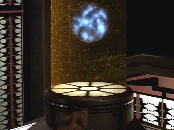 Je umístěna v zadržovacím poli a pravidelně se rozpíná. Jadzia dospěla k závěru, že se jedná o protovesmír, který je třeba zničit, jinak se bude nekontrolovaně rozpínat dál.