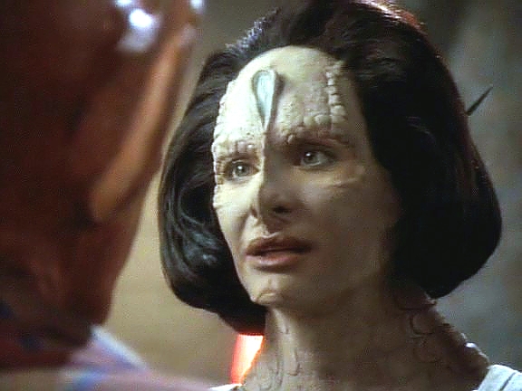 Natima odlétá, ale slibuje, že se jednou vrátí. Garak poznamenává, že to, co udělal, bylo z lásky ke Cardassii.