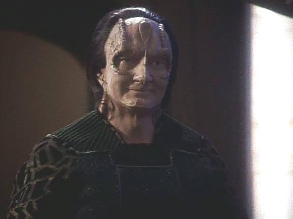 Garak dobře věděl, o koho se jedná, pro Cardassiany to jsou teroristi. Informoval Centrální velení a přišel poradit Siskovi, aby neriskoval mír kvůli třem osobám.