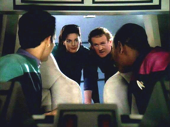 Sisko s Bashirem unikli z poškozeného Defiantu v raketoplánu, odkud je zachraňují Jadzia s O'Brienem. Všichni se vrací na Deep Space Nine.