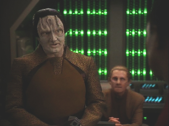 Na stanici zjistili, že Kira byla unesena. Garak získá přesné informace a komandér Sisko ho přinutí, aby s ním a Odem letěl na Cardassii Kiru vysvobodit.