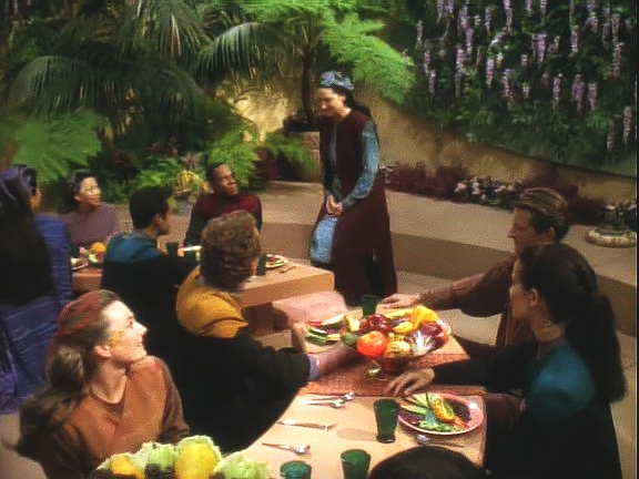 Při jejich prvním jídle po šedesáti letech se Sisko a ostatní dozvídají, že Meridian cestuje mezi touto a jinou dimenzí. V té naší bude tentokrát dvanáct dní.