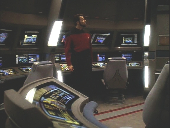 Kiře se velice líbí a ráda se mu pochlubí s Defiantem. Když mu umožní přístup k ovládání lodi, Riker ji omráčí.