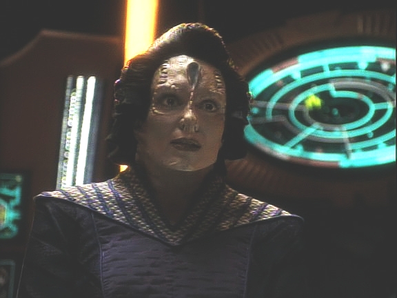 Letí s Dukatem na Cardassii do sídla Centrálního velení, kde se k nim hned připojuje pozorovatelka Obsidianského řádu Korinas.