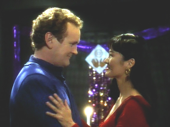 O'Brien Keiko nabídl, že se s ní přestěhuje na Bajor, aby mohli být spolu. Keiko je z jeho gesta šťastná, ale odmítá. Oba si znovu uvědomili, jak moc se milují.