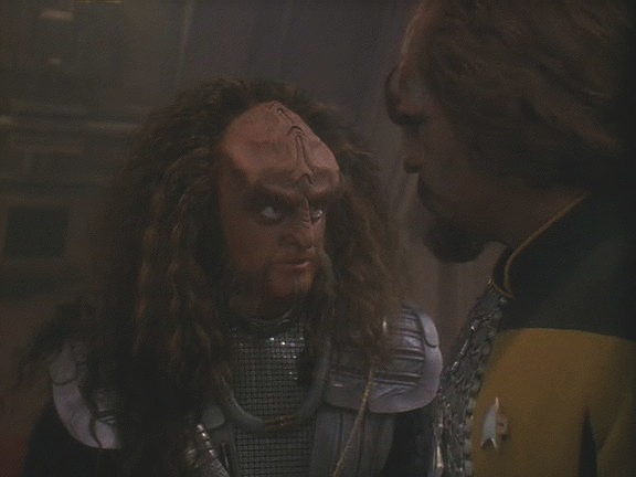 V závěsu za flotilou přiletěl ke stanici Gowron. Přeje si, aby se Worf připojil ke Klingonům, a když odmítne, slibuje mu maximální sankce ze strany Říše.