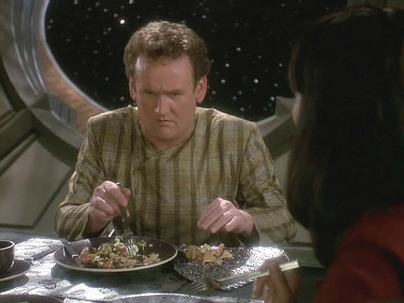 O'Brien má z vězení řadu úporných zvyků, například schovávat si jídlo na dobu, kdy žádné nedostane.