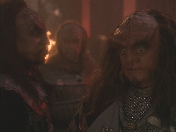Gowron si uvědomil, jakou službu Federace Klingonské říši prokázala, a slibuje, že promluví s Radou o příměří.