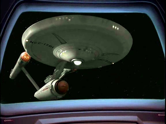 Při návratu se ale něco stalo a Defiant se ocitl u původní Enterprise zaparkované u stanice K-7. Waddle alias Darvin k tomu použil Orb času a pak se transportoval z lodi.