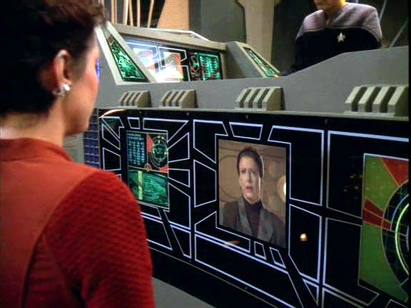 Potom Kiru kontaktuje vystrašená Trentin, která s nimi rovněž spolupracovala. Kira jí slibuje ochranu a Worf a Jadzia ji mají vyzvednout na Bajoru při návratu na stanici.