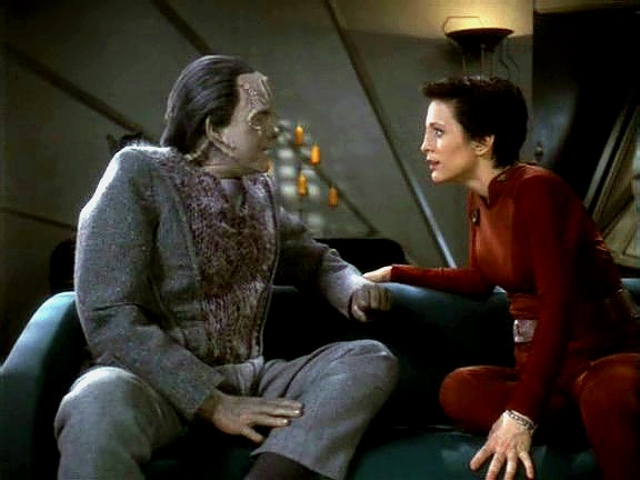 Kira po Ghemorovi chtěla, aby se postavil do čela zahraničního odboje proti cardassijsko-dominionskému spojenectví, ten ale musí odmítnout, protože je smrtelně nemocný.