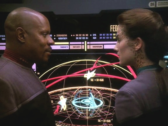 Po týdnech nepříliš úspěšných bojů morálka Flotily klesá. Sisko přichází s plánem na dobytí Deep Space Nine.