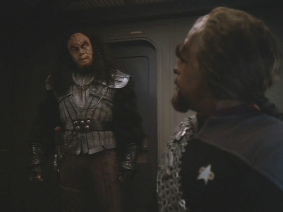 Generál Martok si zachoval chladnou hlavu a přišel Worfovi jeho truc rozmluvit. Byl úspěšný, Worf dobře ví, jak moc Jadzii miluje.