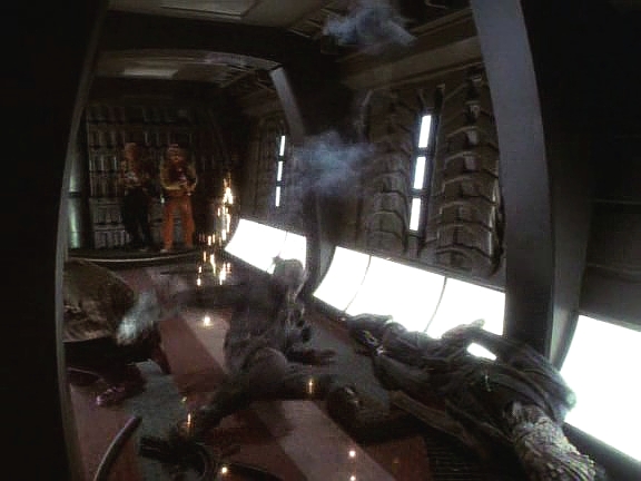 Ferengové byli připraveni a zabili dva Jem'Hadary, které měl Yelgrun s sebou jako stráž.
