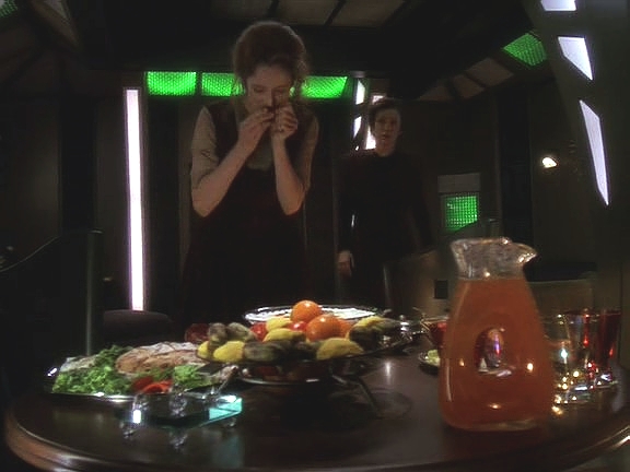 Meru i Luma Rahl, jak se Kira představila, byly vybrány. Meru snad poprvé v životě vidí tolik jídla pohromadě.