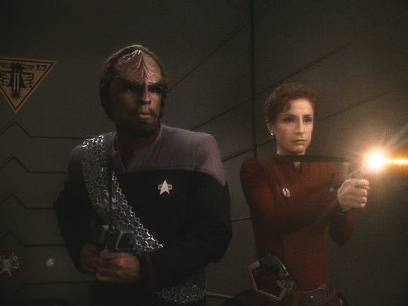 Dřív, než se něčeho doberou, transportují se na loď Worf a Kira z Defiantu a podaří se jim Bashira unést. Ten je šťastný, že je mezi svými,…