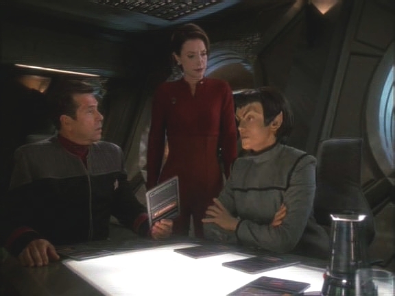 Akce Cretak končí nezdarem. Admirál Ross není nadšený, Flotila Romulany potřebuje proti Dominionu, ale Bajorani jsou neústupní: Romulani musí zbraně odstranit.