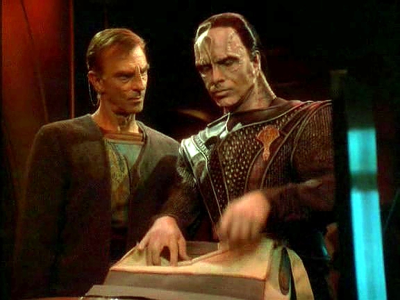 Dukat, který nyní vypadá jako Bajoran, se s Damarovou pomocí chystá odletět na Deep Space 9. Damar má zase opustit Cardassii s Weyounem, aniž by znal cíl cesty.