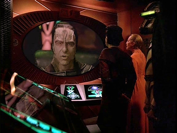 Radost z vítězství na Cardassii poněkud zkazil Damar. Oznamuje, že začíná boj o osvobození Cardassie. První akcí je zničení klonovacího zařízení na Rondac III.