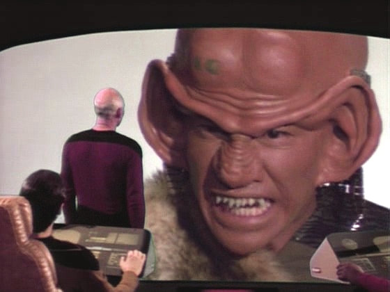 Kapitán Picard je připraven přistoupit na podmínky Ferengů, avšak DaiMon Taar mu sděluje, že jejich loď má stejný problém.