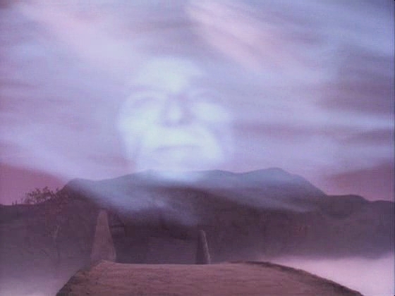 Skupinu z Enterprise a Ferengy náhle osloví tvář v oblacích, která si říká Portál.
