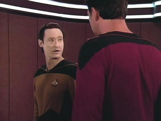 Při průzkumu databáze Stargazeru Dat našel zápis kapitána Picarda, kde se přiznává, že ferengskou loď zničil omylem. Ani Dat ani Riker tomu nevěří.