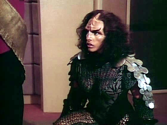 ...Geordimu poskytne normální zrak a Worfovi vytvoří klingonskou družku.